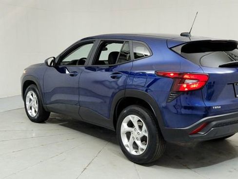 Certified 2024 Chevrolet Trax LS w/ LS Convenience Package image 3