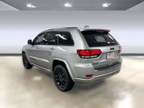 Used 2021 Jeep Grand Cherokee Laredo X image 3