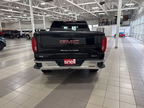 Used 2022 GMC Sierra 1500 SLT w/ SLT Premium Package image 4
