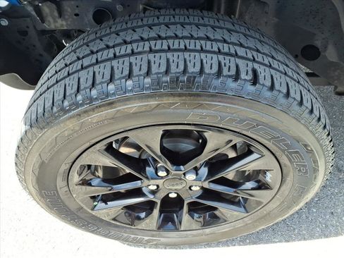 Used 2022 Jeep Wrangler Unlimited Sahara AWD/4WD image 10