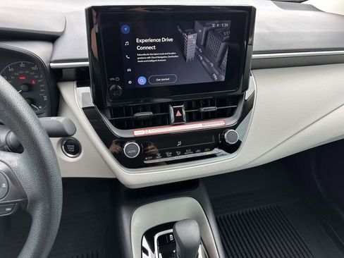 Used 2025 Toyota Corolla LE w/ Convenience Package image 16