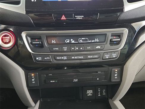 Used 2018 Honda Pilot Touring image 19