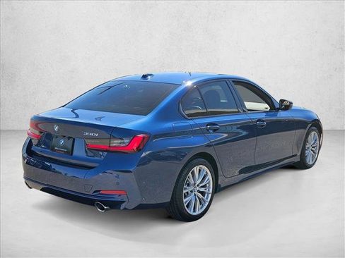 Used 2023 BMW 330i Sedan w/ Premium Package image 5