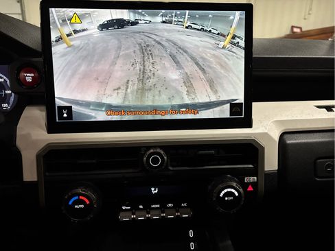 Used 2024 Toyota Tacoma TRD Off-Road image 10