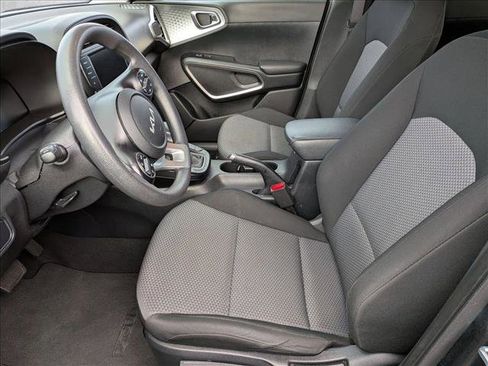 Used 2023 Kia Soul LX image 13