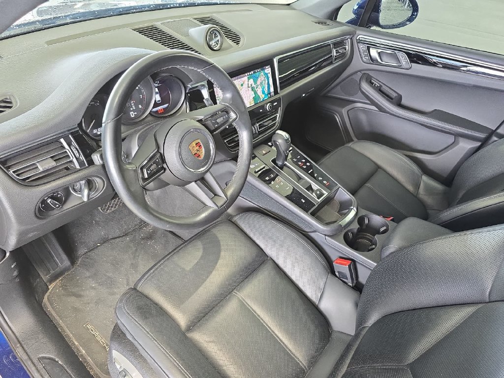 Certified 2024 Porsche Macan AWD/4WD image 4