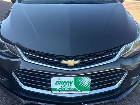 Used 2017 Chevrolet Cruze Premier FWD image 12