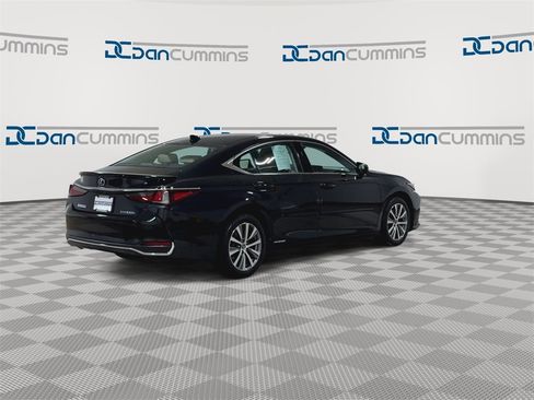 Used 2021 Lexus ES 300h w/ Premium Package image 8