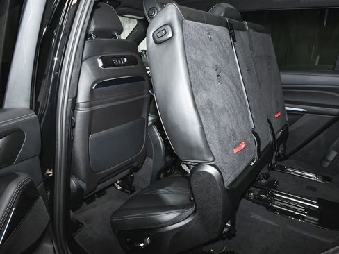 Used 2023 BMW X7 xDrive40i w/ M Sport Package image 57