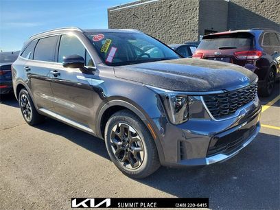 Certified 2025 Kia Sorento S w/ Panoramic Sunroof Package