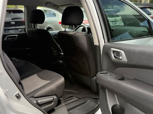 Used 2017 Nissan Pathfinder SV FWD image 12