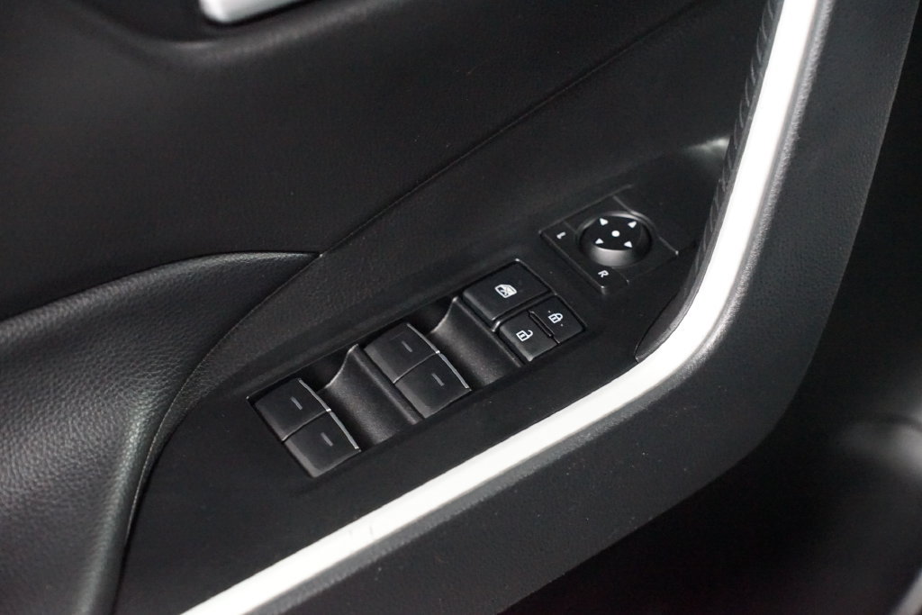 Certified 2025 Toyota RAV4 XLE FWD image 31