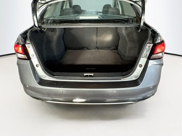 Used 2025 Nissan Versa SR FWD image 21