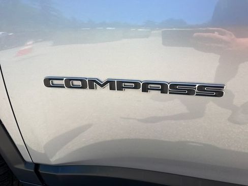 Used 2018 Jeep Compass Limited w/ Navigation Group AWD/4WD image 9