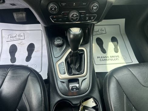 Used 2014 Jeep Cherokee Limited AWD/4WD image 16