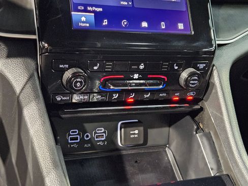Used 2025 Jeep Grand Cherokee L Laredo RWD image 31