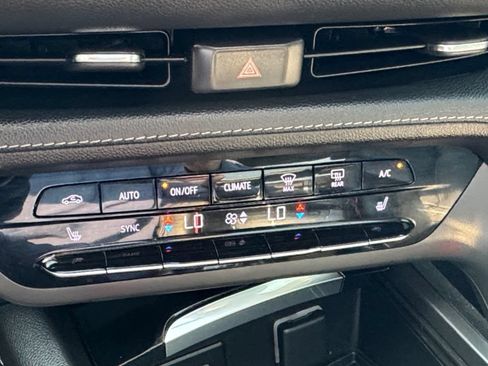Used 2023 Buick Envision Essence w/ Sport Touring Package AWD/4WD image 28