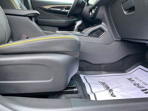 New 2025 Chevrolet TrailBlazer ACTIV w/ Convenience Package FWD image 11