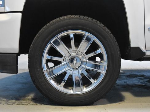 Used 2018 Chevrolet Silverado 1500 High Country image 25