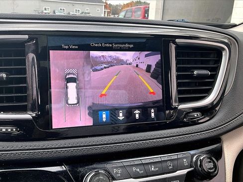 Used 2019 Chrysler Pacifica Limited w/ Tire & Wheel Group image 13