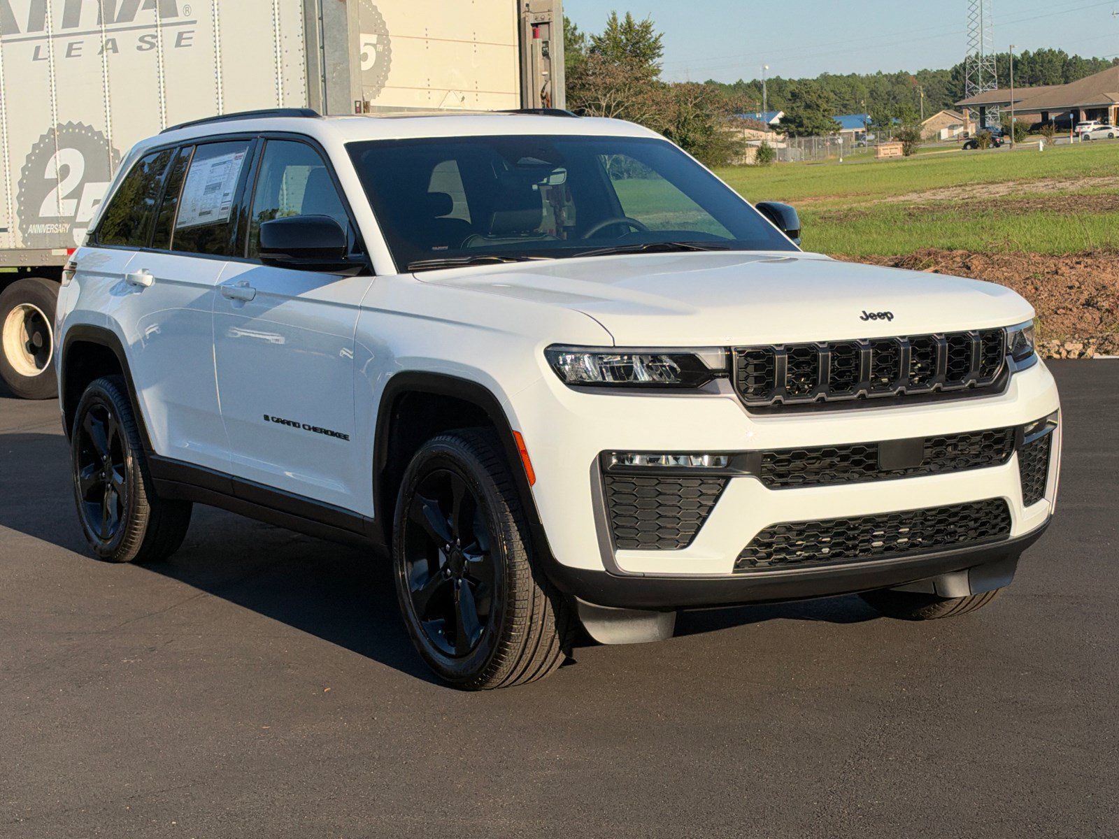 New 2026 Jeep Grand Cherokee Limited w/ Limited Altitude Package AWD/4WD image 3