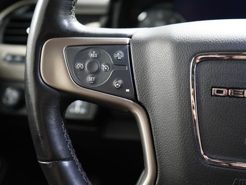 Used 2020 GMC Yukon XL Denali w/ Denali Premium Package AWD/4WD image 13