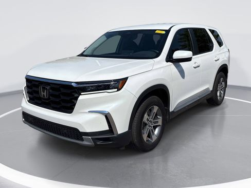 Used 2025 Honda Pilot EX-L image 3