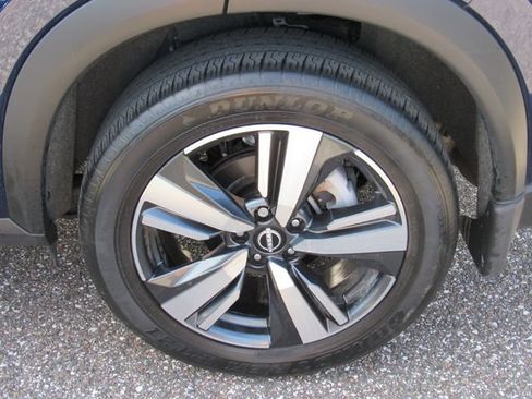 Certified 2025 Nissan Rogue SL w/ SL Premium Package FWD image 15