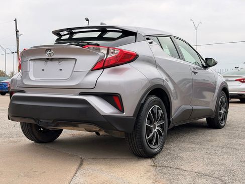 Used 2020 Toyota C-HR LE image 3
