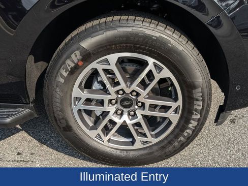 New 2025 Ford Expedition Active image 11