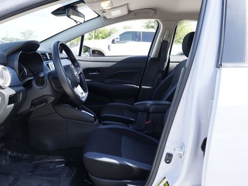Used 2025 Nissan Versa SV FWD image 9