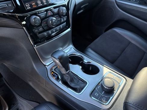 Used 2020 Jeep Grand Cherokee Altitude image 25