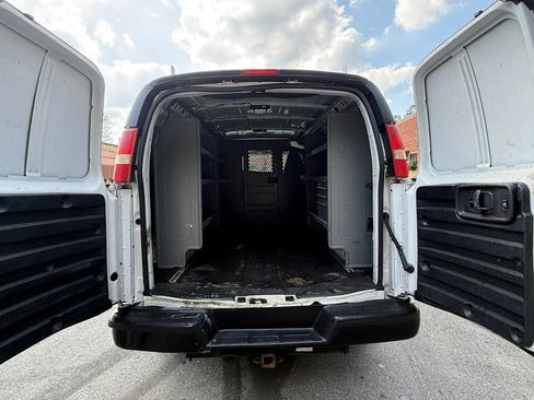 Used 2016 Chevrolet Express 2500 RWD image 10