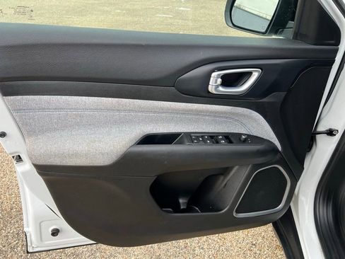 Used 2022 Jeep Compass Latitude image 20