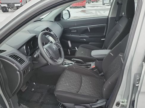 Used 2025 Mitsubishi Outlander Sport ES image 2