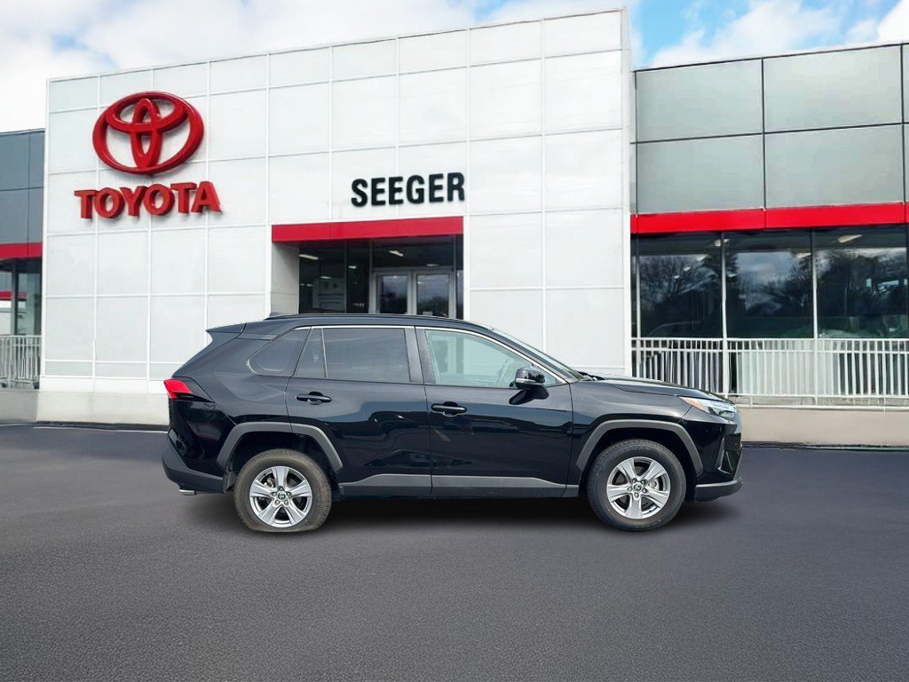 Used 2025 Toyota RAV4 XLE FWD image 2