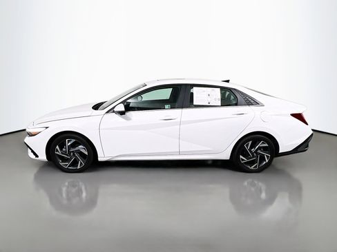 Used 2024 Hyundai Elantra Limited image 9