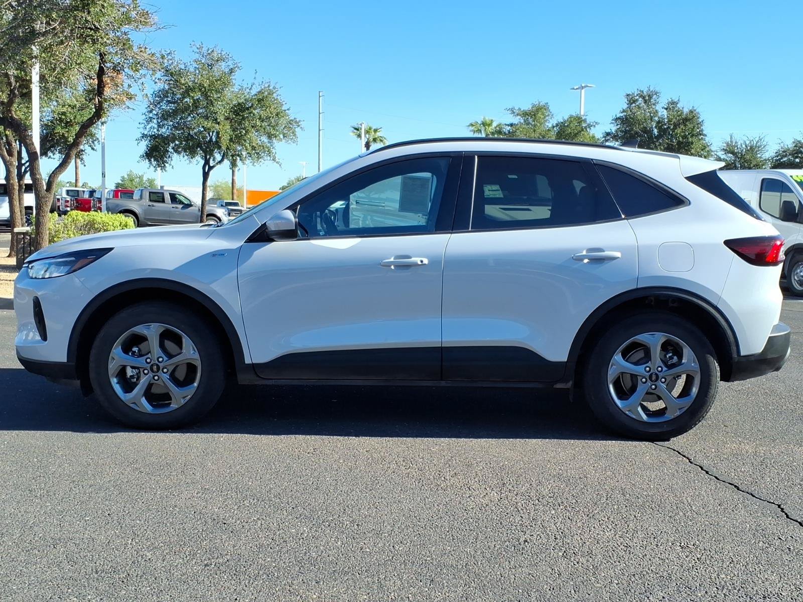 Certified 2025 Ford Escape ST-Line Select AWD/4WD image 2