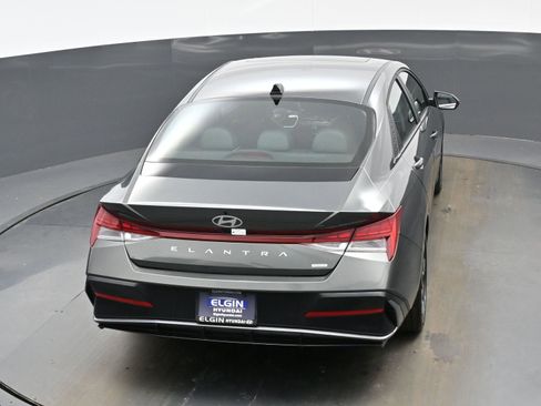 Certified 2025 Hyundai Elantra Limited image 38