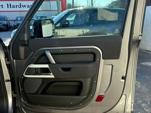 Used 2022 Land Rover Defender 90 X-Dynamic S image 16