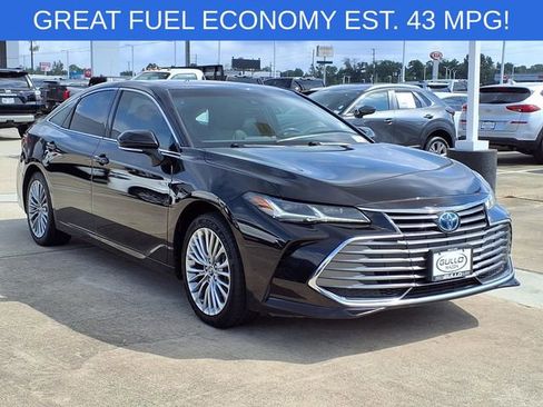 Used 2019 Toyota Avalon Limited FWD image 4