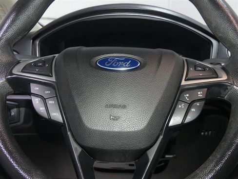 Used 2018 Ford Fusion SE image 30