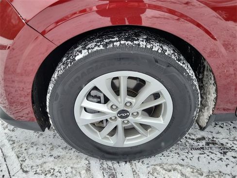 Certified 2023 Kia Carnival LX image 5