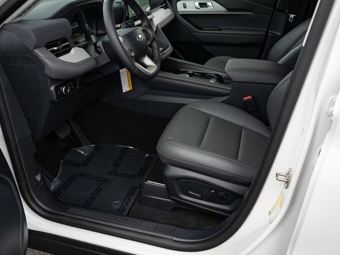 New 2026 Ford Explorer Active w/ Active Comfort Package RWD image 17