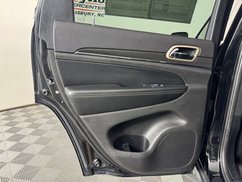 Used 2017 Jeep Grand Cherokee Limited AWD/4WD image 24