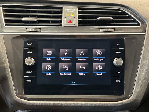 Used 2022 Volkswagen Tiguan SE image 22