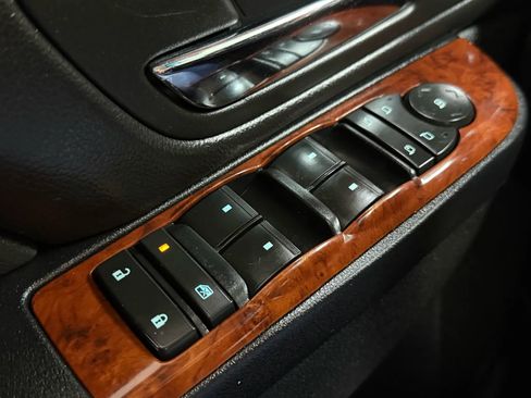 Used 2013 Chevrolet Suburban LTZ image 25