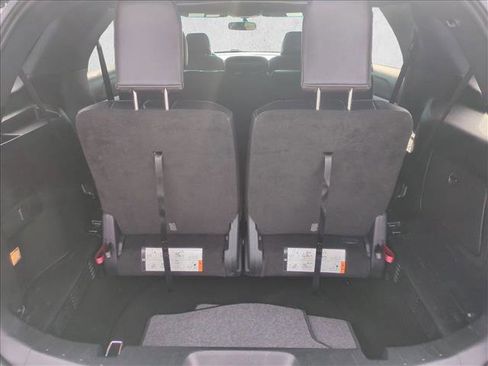 Used 2016 Ford Explorer XLT w/ Equipment Group 202A image 6