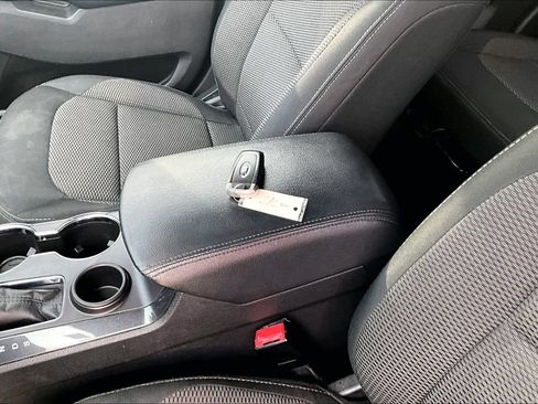Used 2018 Ford Explorer XLT w/ Equipment Group 201A FWD image 10