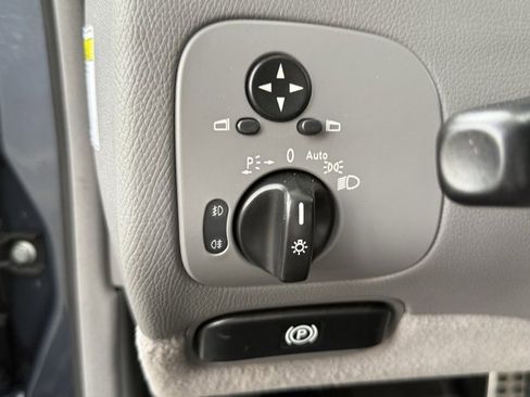 Used 2006 Mercedes-Benz CLK 350 Coupe image 17